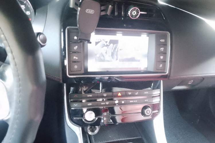 Used Jaguar XE 2015 2.0T 200 PS R-Sport