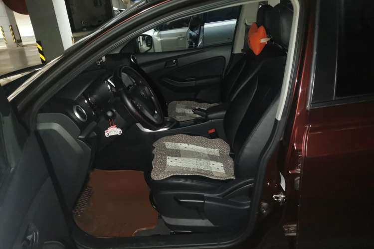 Used Venucia T70 2015 2.0L CVT Smart Choice Edition
