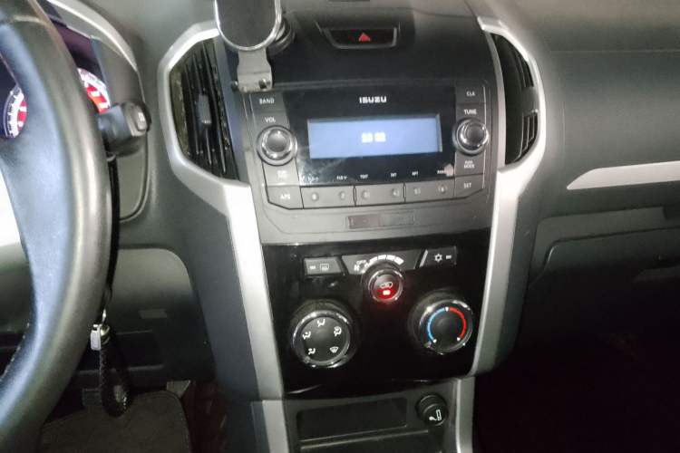 Used Isuzu mu-X 2015 2.5T Two-Wheel Drive Manual Comfort Plus 7-Seater
