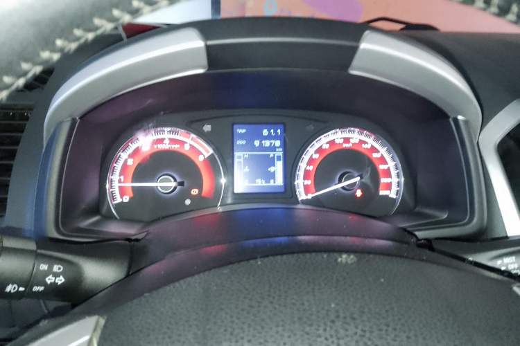 Used Isuzu mu-X 2015 2.5T Two-Wheel Drive Manual Comfort Plus 7-Seater
