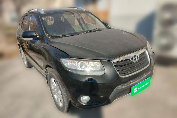 Used Hyundai Santa Fe Classic 2010 2.4 Ultimate Edition 7-Seater Four-Wheel Drive Front Right 45 Deg