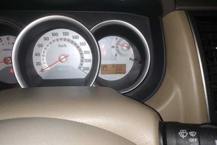 Used Nissan Tiida Sedan 2008 1.6L Automatic Smart Version Odometer Close Up