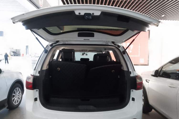 Used Isuzu mu-X 2015 2.5T Two-Wheel Drive Manual Comfort Plus 7-Seater
