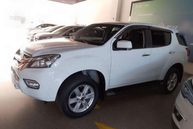 Used Isuzu mu-X 2015 2.5T Two-Wheel Drive Manual Comfort Plus 7-Seater
