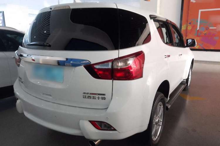 Used Isuzu mu-X 2015 2.5T Two-Wheel Drive Manual Comfort Plus 7-Seater
