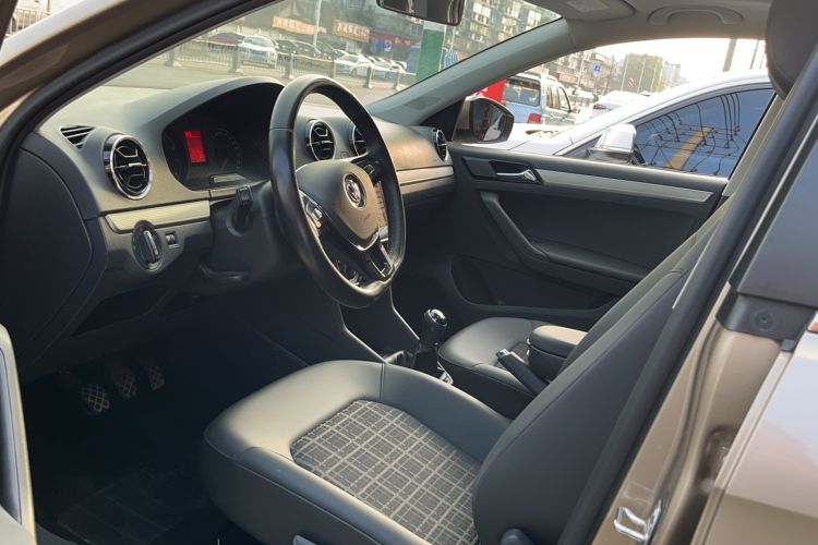 Used Volkswagen Jetta 2019 Dream Edition 1.5L Manual Comfort Version
