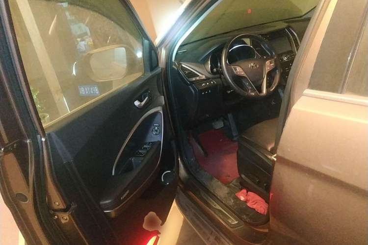 Used Hyundai Santa Fe 2013 2.0T Automatic All-Wheel Drive Top Trim