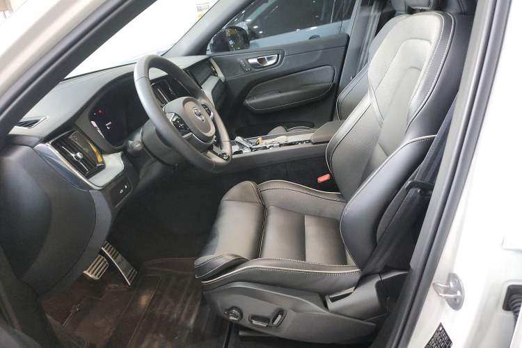 Used Volvo XC60 New Energy 2023 T8 Plug-in Hybrid Long-Range All-Wheel Drive Smart & Sporty Version