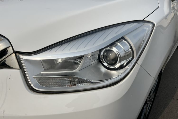 Used Haima V70 2016 2.0L Manual - Comfort Edition 6 Seats