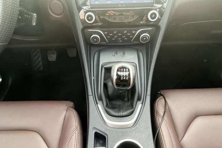 Used Haima V70 2016 2.0L Manual - Comfort Edition 6 Seats