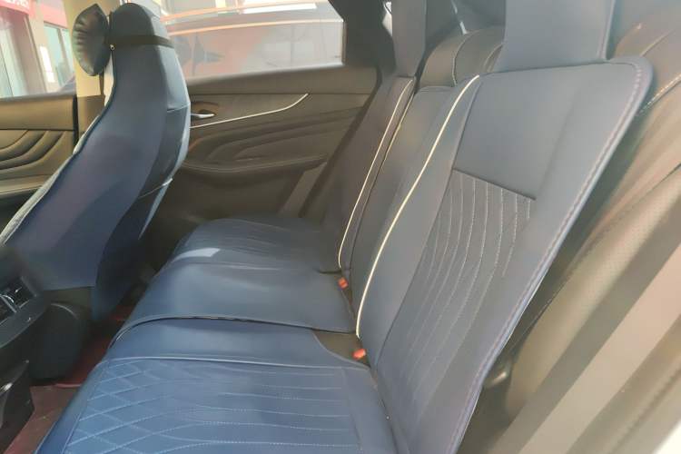 Used Venucia V 2022 260T Black Horse Edition · Idol