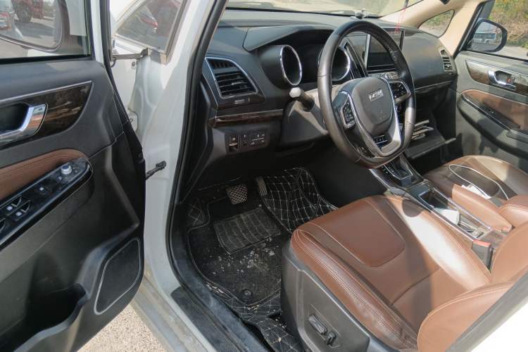 Used Lifan Auto Xuanlang 2017 2.0L CVT Luxury Model
