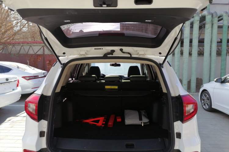 Used BYD Song New Energy 2017 Song EV300 Prestige Model Trunk