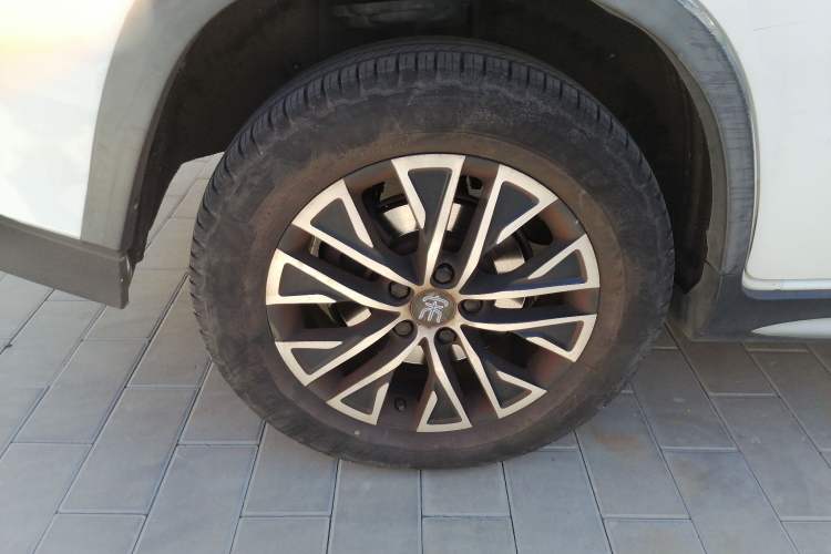 Used BYD Song New Energy 2017 Song EV300 Prestige Model Right Rear Wheel Hub