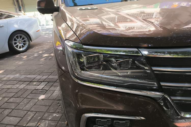 Used Roewe RX8 2018 30T Smart Connectivity All-Wheel Drive Supreme Edition
