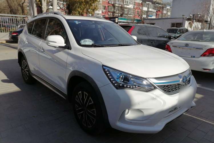 Used BYD Song New Energy 2017 Song EV300 Prestige Model Front Right 45 Deg