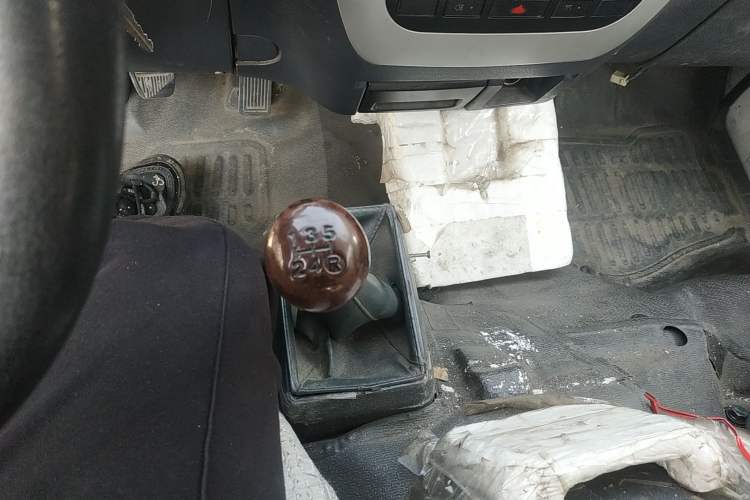 Used King Long Golden Way 2015 2.0L Value-Packed Practical Version 4G21B
