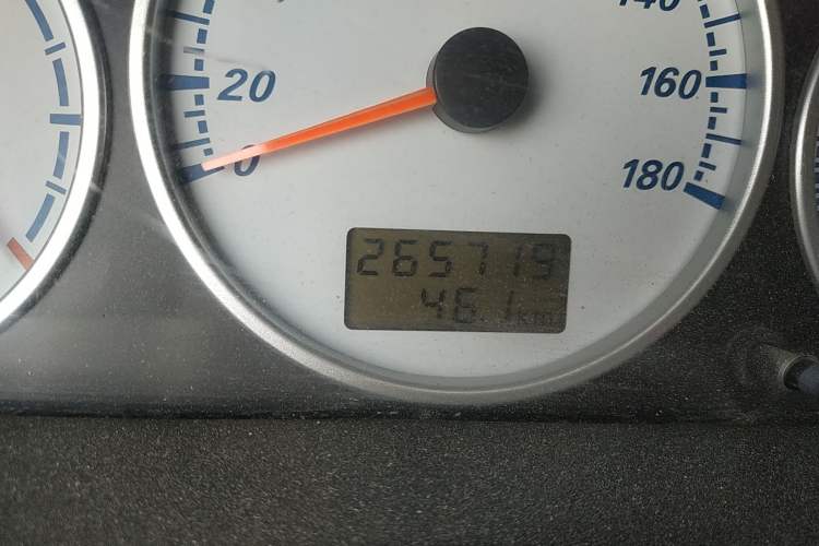 Used King Long Golden Way 2015 2.0L Value-Packed Practical Version 4G21B
