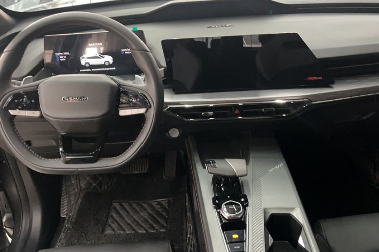 Used Oshan Z6 New Energy 2023 ZhiDian iDD 150KM Flagship PLUS Smart Parking Edition
