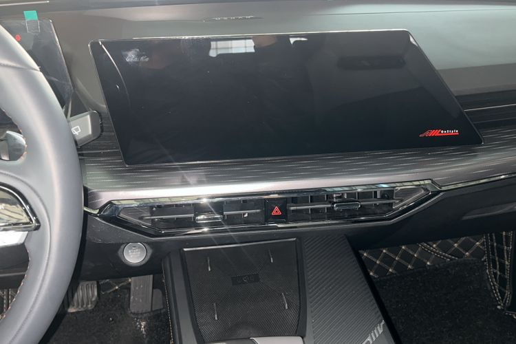 Used Oshan Z6 New Energy 2023 ZhiDian iDD 150KM Flagship PLUS Smart Parking Edition
