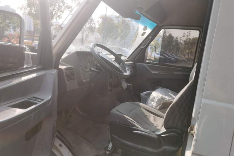 Used Iveco Daily 2014 2.5T-A35 NJ6484ACM47Z4
