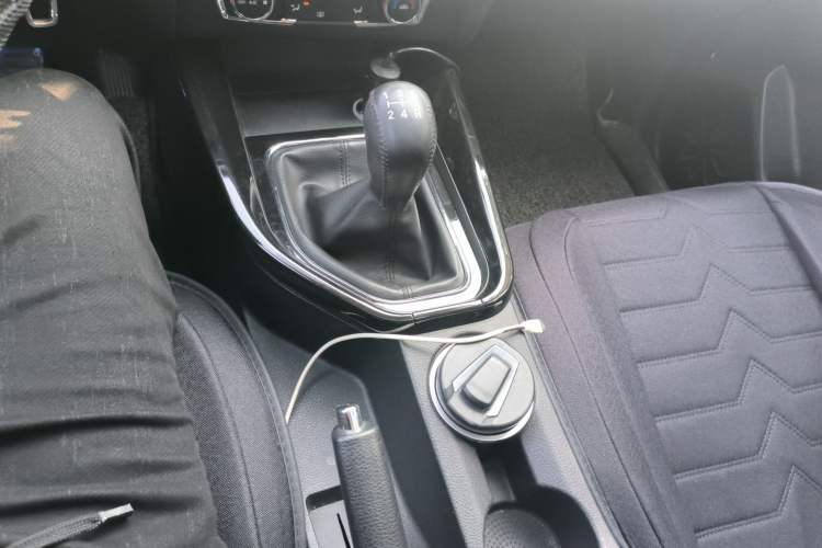 Used Dongfeng Fengon S560 2018 1.8L Manual Comfort 7-Seater Gear Lever