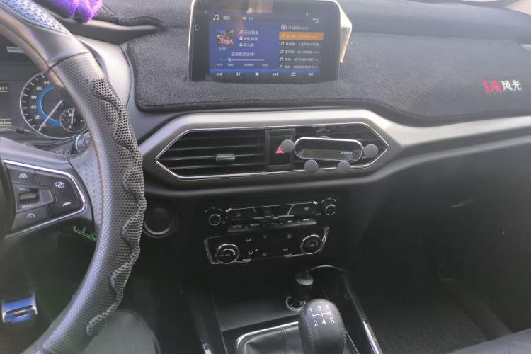 Used Dongfeng Fengon S560 2018 1.8L Manual Comfort 7-Seater Audio And AC Panel