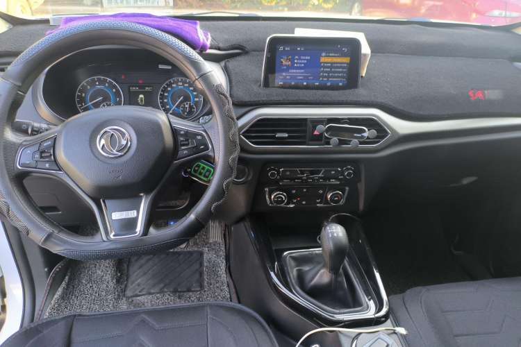 Used Dongfeng Fengon S560 2018 1.8L Manual Comfort 7-Seater Center Console