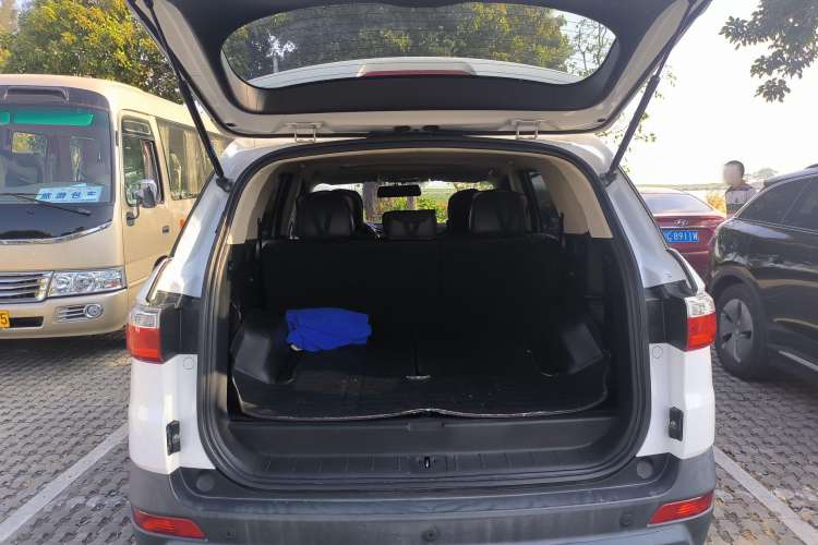 Used Dongfeng Fengon S560 2018 1.8L Manual Comfort 7-Seater Trunk