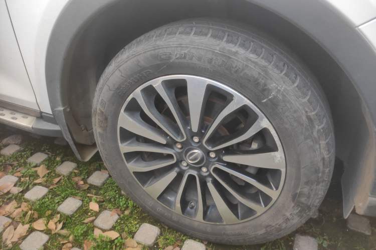 Used GAC Trumpchi GS5 Super 2015 2.0L Automatic Two-Wheel Drive Luxury Navigation Edition Right Front Wheel Hub