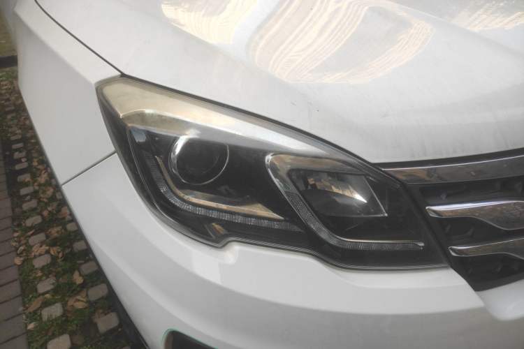 Used GAC Trumpchi GS5 Super 2015 2.0L Automatic Two-Wheel Drive Luxury Navigation Edition Right Front Headlight