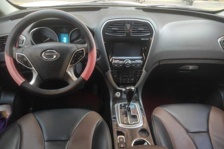 Used GAC Trumpchi GS5 Super 2015 2.0L Automatic Two-Wheel Drive Luxury Navigation Edition Center Console