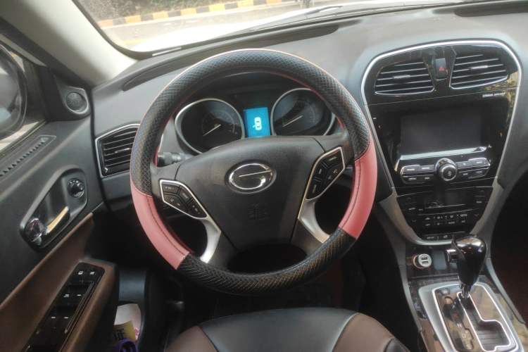 Used GAC Trumpchi GS5 Super 2015 2.0L Automatic Two-Wheel Drive Luxury Navigation Edition Steering Wheel