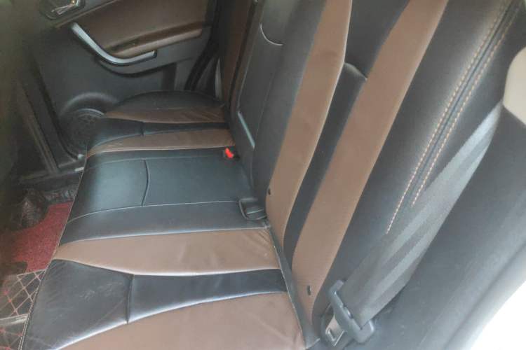 Used GAC Trumpchi GS5 Super 2015 2.0L Automatic Two-Wheel Drive Luxury Navigation Edition Left Rear Seat