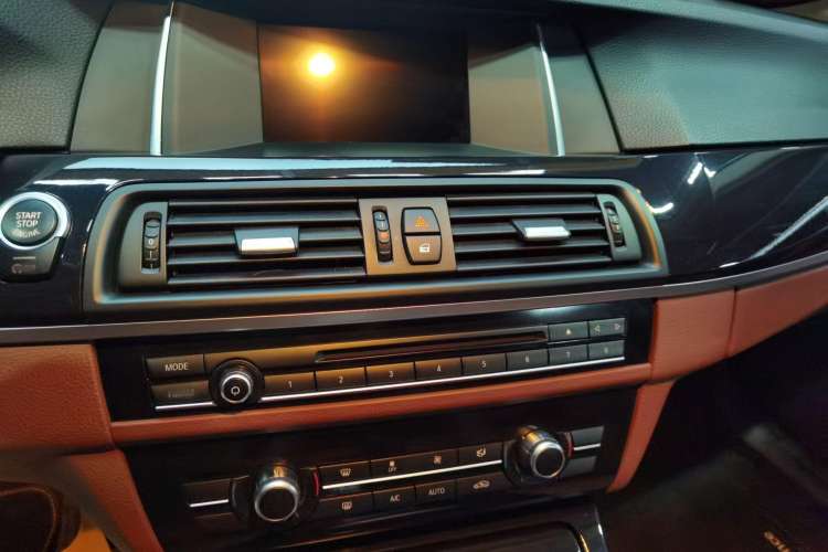Used BMW 5 Series 2014 520i Elegant Edition

