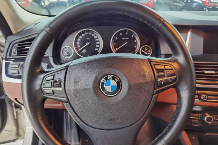 Used BMW 5 Series 2014 520i Elegant Edition
