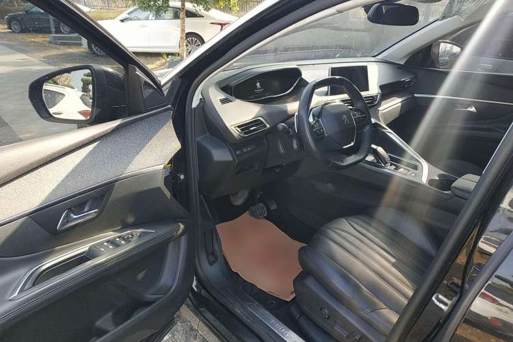 Used Peugeot 5008 2017 380THP 7-Seater Luxury Edition