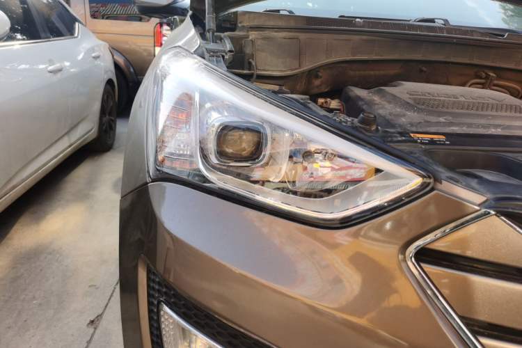 Used Hyundai Santa Fe Classic 2013 2.2T Four-Wheel Drive Comfort Edition with Navigation 7 Seats
