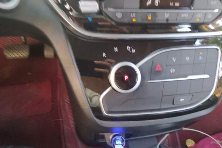 Used SAIC MAXUS G20 2021 Facelifted PLUS 2.0T Diesel Automatic Luxury Edition
