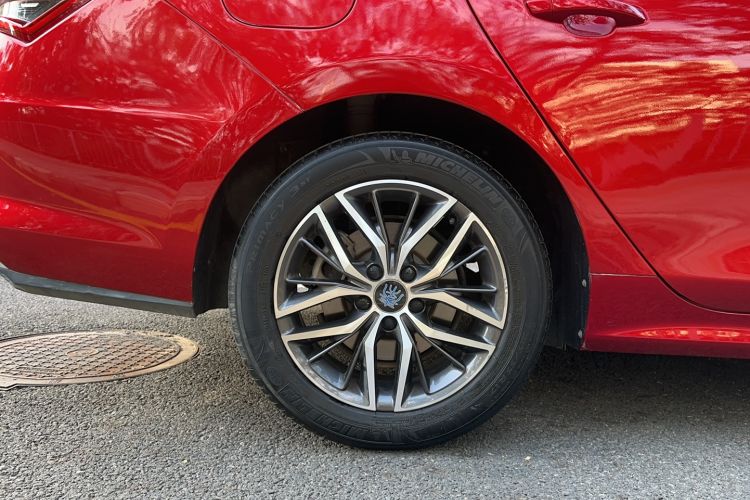 Used BYD Qin Pro New Energy 2018 DM 1.5TI Automatic Smart Connect Enjoyment Model Right Rear Wheel Hub