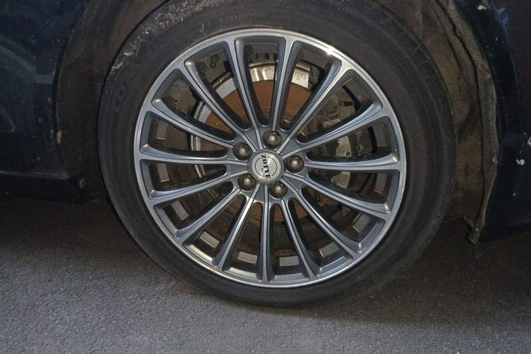Used Zotye Z700 2016 1.8T DCT Elegant Version Right Front Wheel Hub