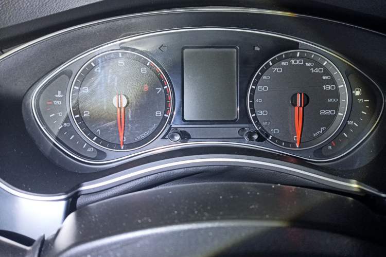 Used Zotye Z700 2016 1.8T DCT Elegant Version Odometer Close Up