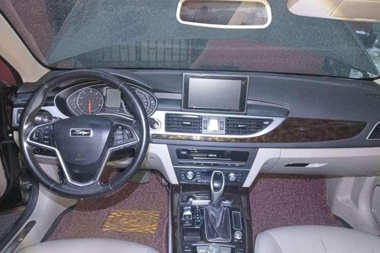 Used Zotye Z700 2016 1.8T DCT Elegant Version Center Console