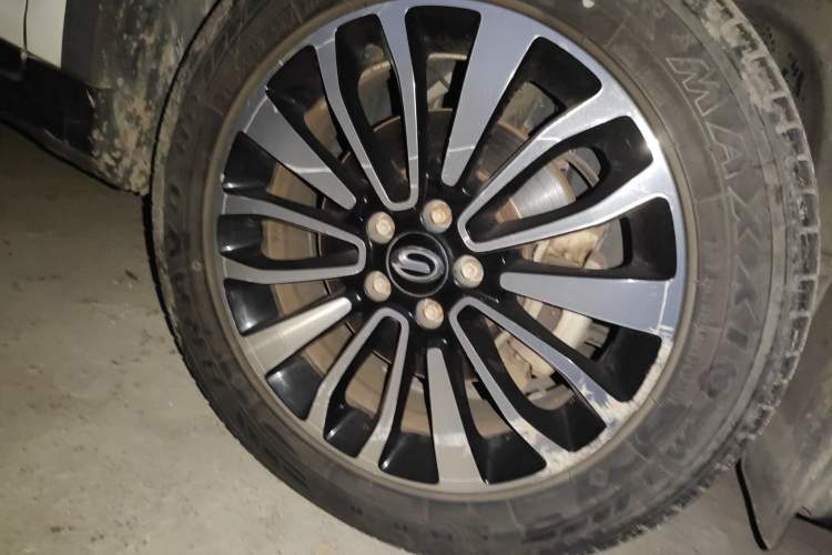 Used GAC Trumpchi GS5 Super 2016 1.8T Automatic Two-Wheel Drive Anniversary Edition Right Front Wheel Hub