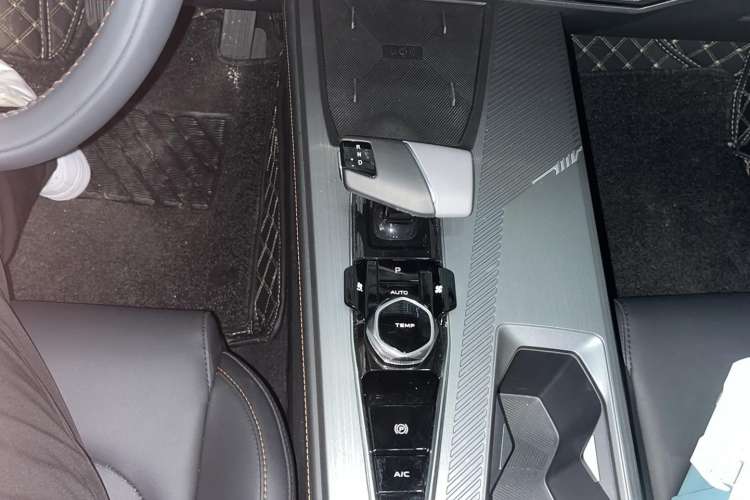 Used Oshan Z6 New Energy 2023 ZhiDian iDD 150KM Flagship PLUS Smart Parking Edition
