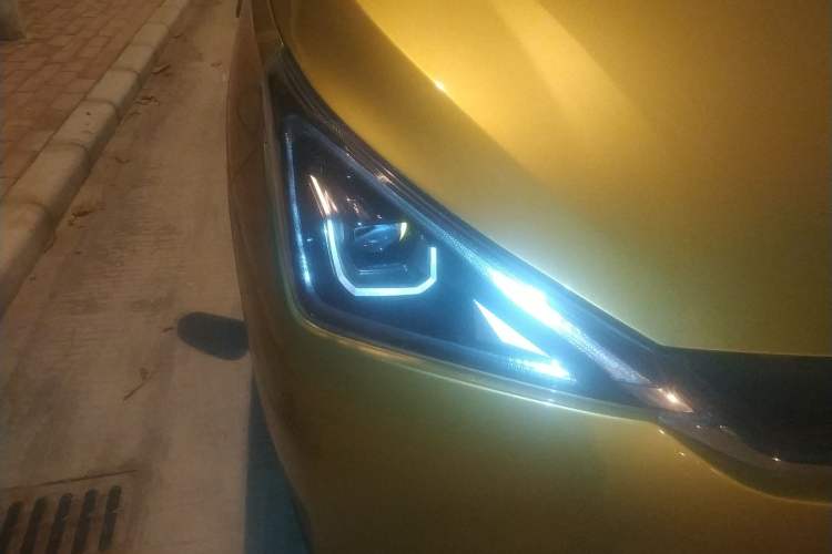 Used AION Trumpchi GE3 2018 530 Internet Enjoyment Version Right Front Headlight