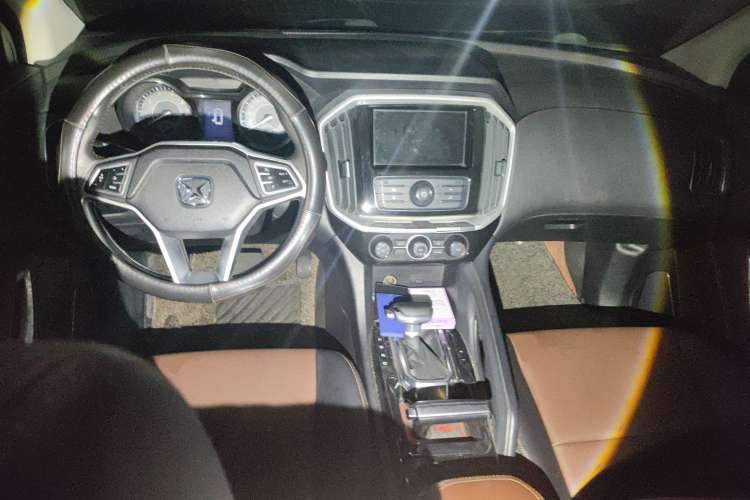 Used JMC Yusheng S350 2016 2.0T Automatic Two-Wheel Drive Gasoline Luxury Version with Sunroof 5 Seats
