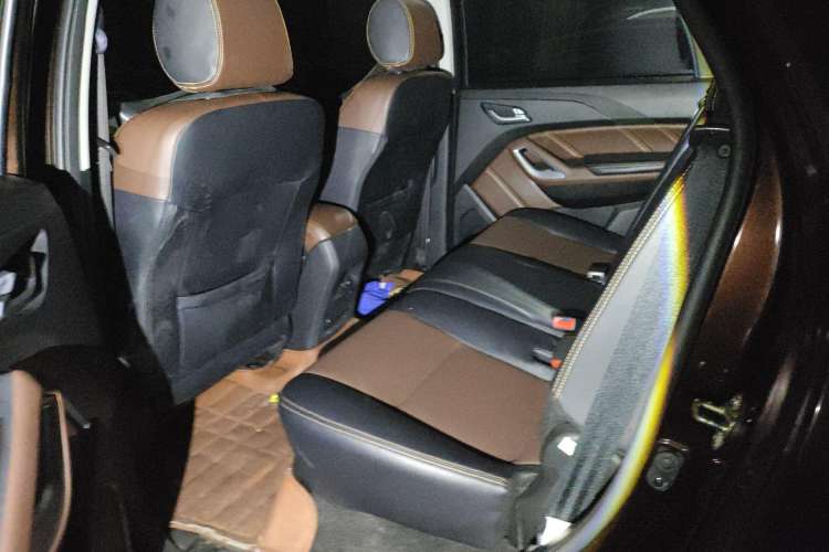 Used JMC Yusheng S350 2016 2.0T Automatic Two-Wheel Drive Gasoline Luxury Version with Sunroof 5 Seats
