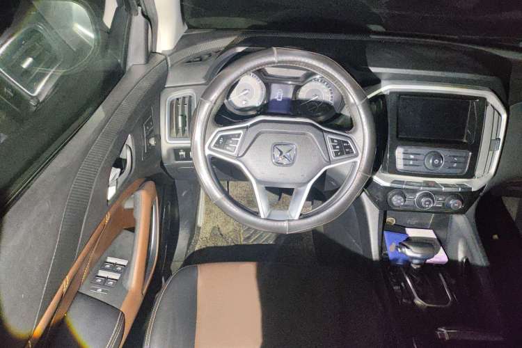 Used JMC Yusheng S350 2016 2.0T Automatic Two-Wheel Drive Gasoline Luxury Version with Sunroof 5 Seats
