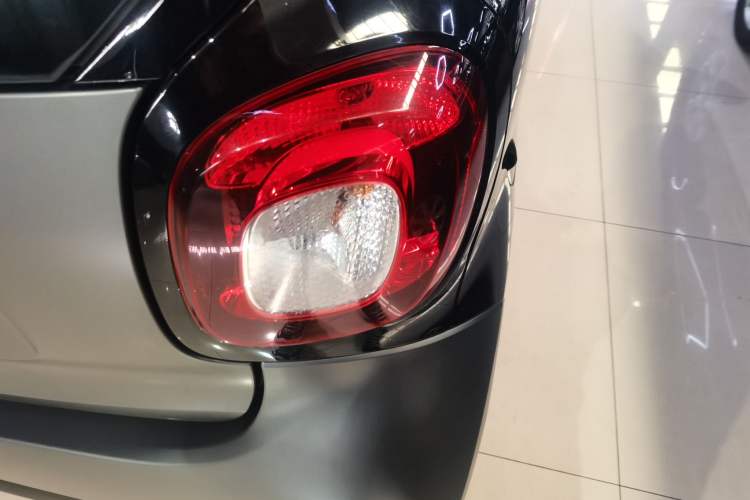 Used smart fortwo 2019 0.9T 66kW Hardtop Pioneer Edition China VI
